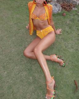 Dua Lipa feet photo thumbnail