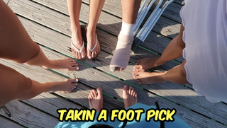 Corinna Kopf feet photo thumbnail