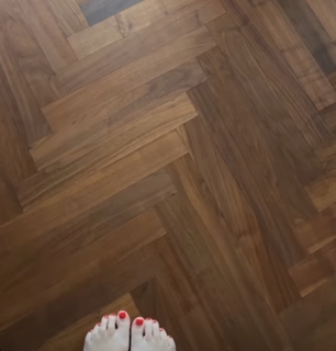Daniela Katzenberger feet photo thumbnail