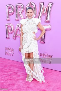 Julie Bowen feet photo thumbnail