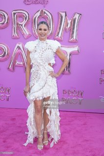 Julie Bowen feet photo thumbnail