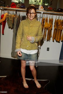 Kathleen Robertson feet photo 2