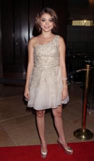 Sarah Hyland feet photo thumbnail
