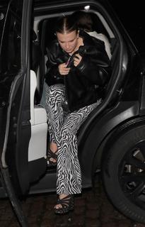 Millie Bobby Brown feet photo thumbnail