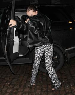 Millie Bobby Brown feet photo thumbnail