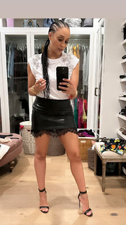 Tia Mowry feet photo thumbnail