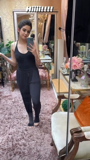 Laura Marano feet photo thumbnail