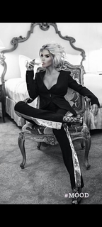 Victoria Silvstedt feet photo thumbnail