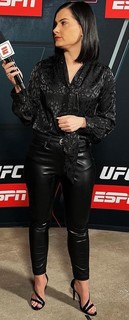 Megan Olivi feet photo thumbnail