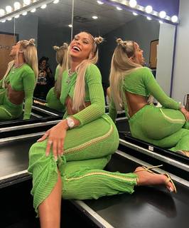 Jilly Anais feet photo thumbnail