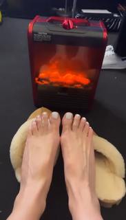 Heidi Klum feet photo thumbnail