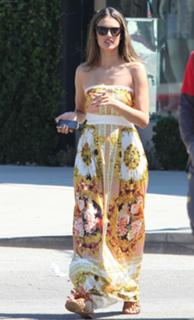 Alessandra Ambrosio feet photo thumbnail