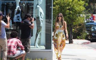 Alessandra Ambrosio feet photo thumbnail