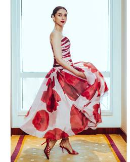 Aditi Rao Hydari feet photo thumbnail