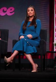 Shay Mitchell feet photo thumbnail