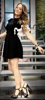 Andrea Legarreta feet photo thumbnail