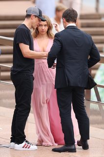 Sydney Sweeney feet photo thumbnail
