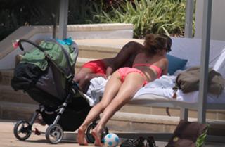 Doutzen Kroes feet photo thumbnail