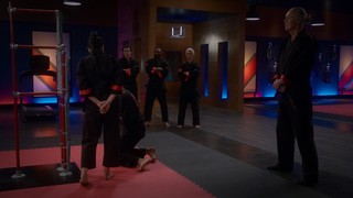 Peyton List feet photo thumbnail