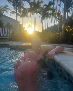 Karolina Kowalkiewicz feet photo thumbnail