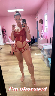 Julieanna Marie Goddard feet photo thumbnail