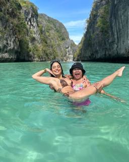 Vanessa Hudgens feet photo thumbnail