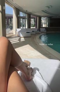 Elisabetta Gregoraci feet photo thumbnail