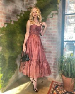 Heather Graham feet photo thumbnail