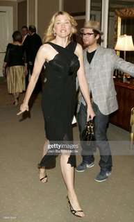 Lucy Lawless feet photo thumbnail