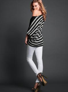Behati Prinsloo feet photo thumbnail
