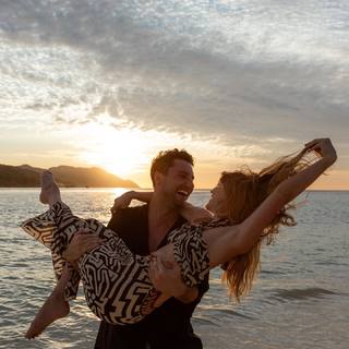 Julianne Hough feet photo thumbnail