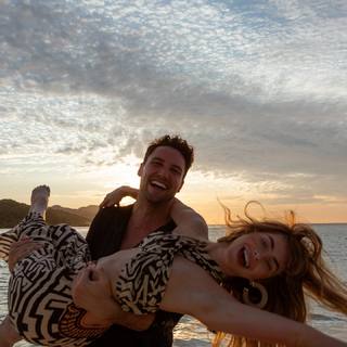 Julianne Hough feet photo thumbnail