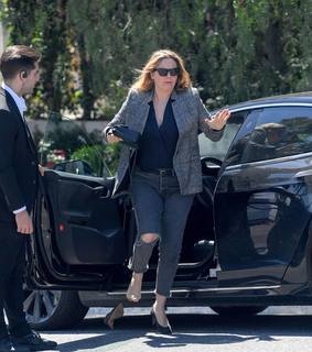 Alicia Silverstone feet photo thumbnail