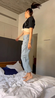 Gal Gadot feet photo thumbnail