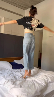 Gal Gadot feet photo thumbnail