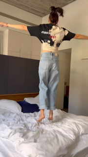 Gal Gadot feet photo thumbnail