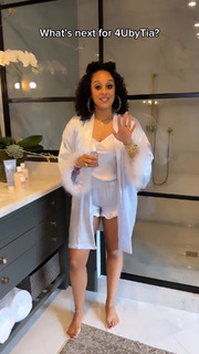 Tia Mowry feet photo thumbnail