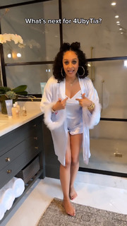 Tia Mowry feet photo thumbnail
