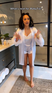 Tia Mowry feet photo thumbnail