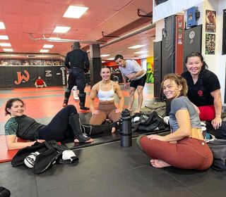 Michelle Waterson feet photo thumbnail