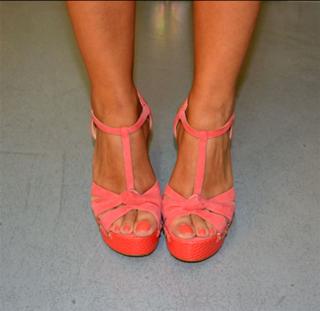 Paula Echevarría feet photo thumbnail