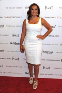 Mariska Hargitay feet photo thumbnail