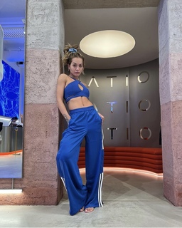 Rita Ora feet photo thumbnail