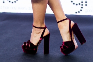 Blanca Suárez feet photo thumbnail