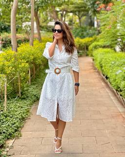Hina Khan feet photo thumbnail
