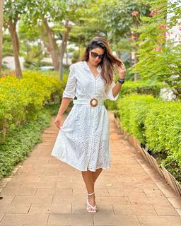 Hina Khan feet photo thumbnail