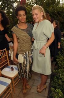 Busy Philipps feet photo thumbnail