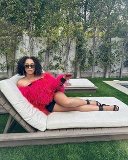 Tia Mowry feet photo thumbnail