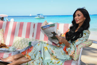 Nicole Scherzinger feet photo thumbnail