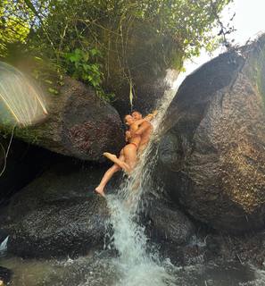 Larissa Manoela feet photo thumbnail